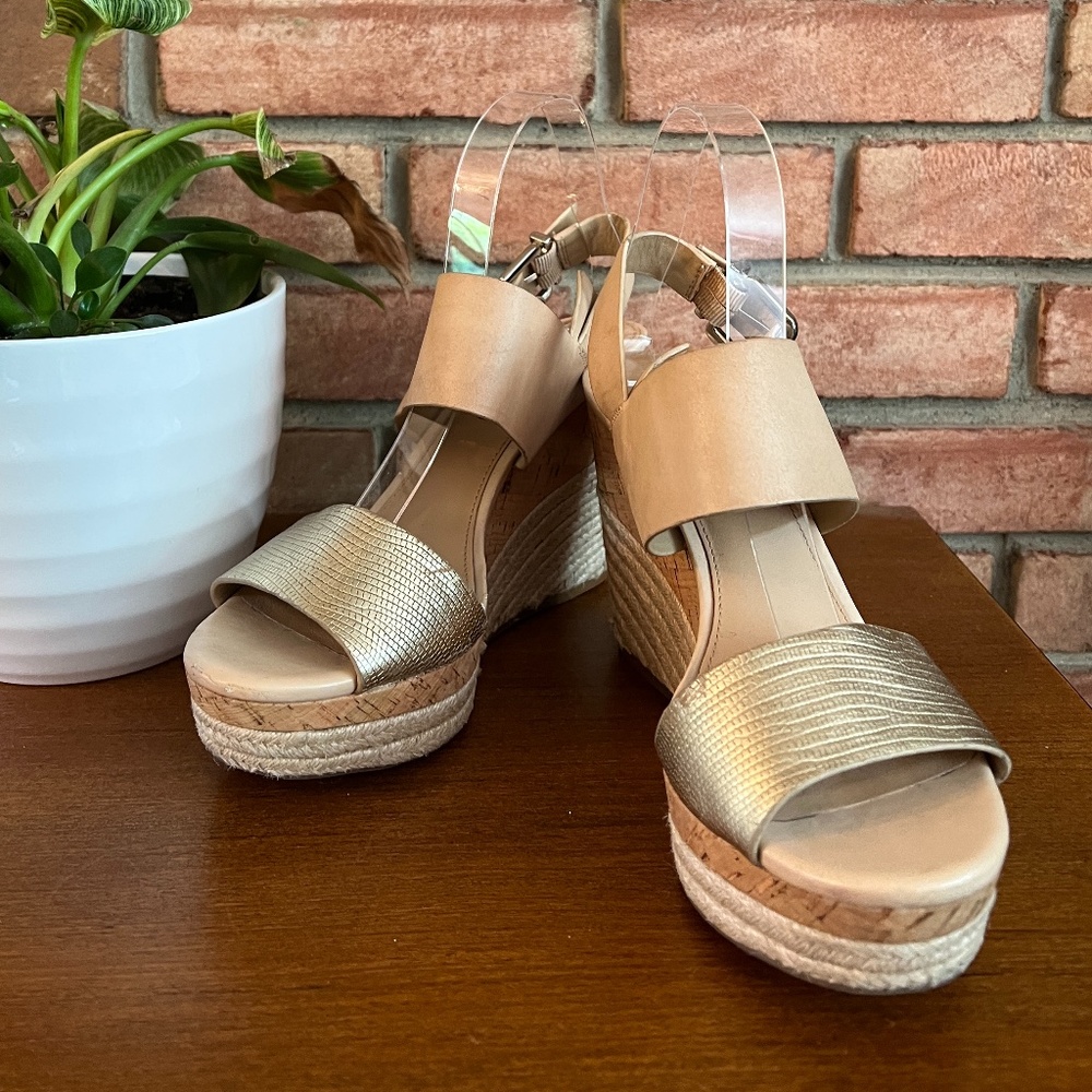 Antonio Melani Wedge Sandals with Buckle Closure in Tan and Gold Size 8.5